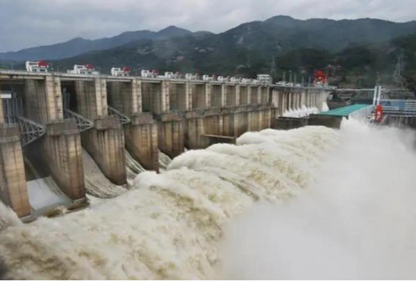 水电站泄洪.png 水电站泄洪.png