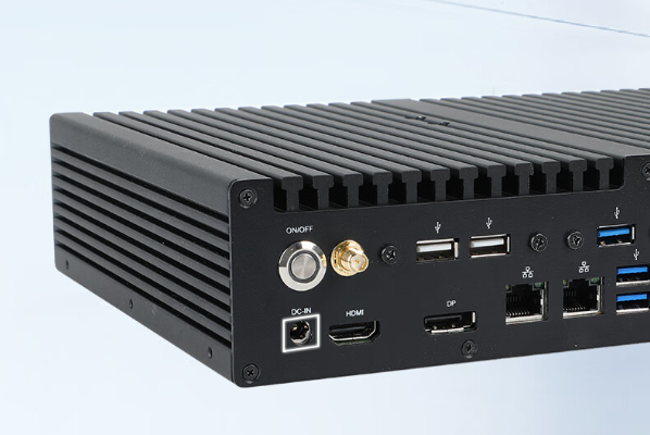 三亿嵌入式工控机端口.png 三亿嵌入式工控机端口.png