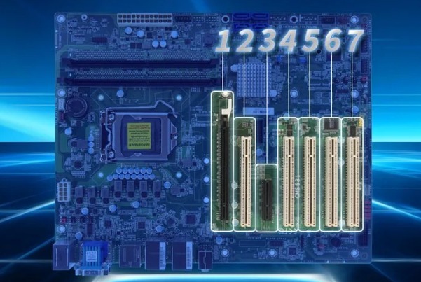 三亿壁挂式工控机扩展插槽.png 三亿壁挂式工控机扩展插槽.png